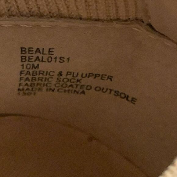 Steve Madden Size 10 cream slipons.  Most comfy & hugs your feet perfectly - Picture 7 of 7